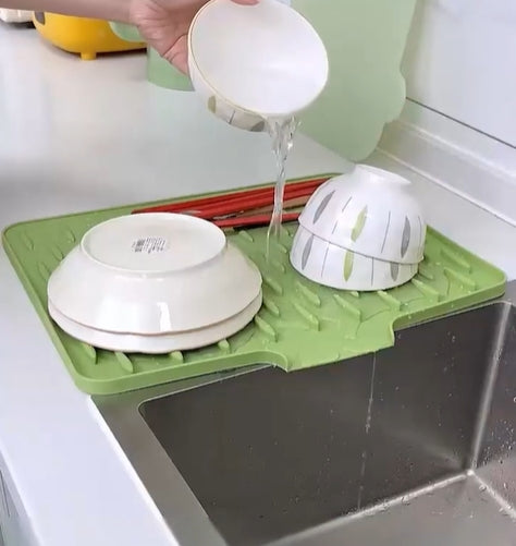 💥No-Spill Silicone Worktop Saver – Heat-Resistant & Non-Slip Mat for Drip-Free Drying