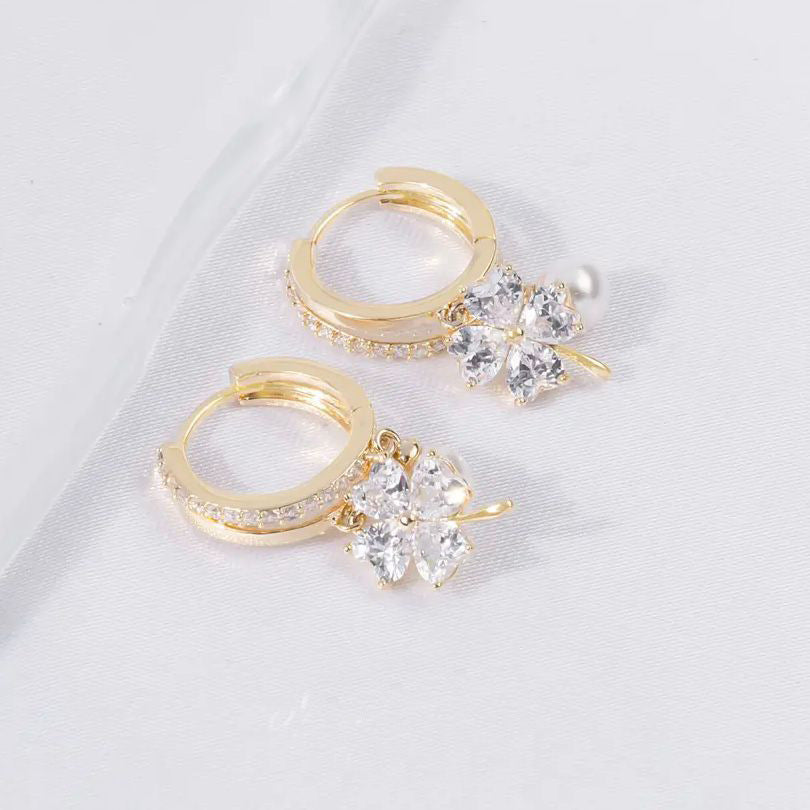 🌸Fashion crystal four-petal flower pearl earrings