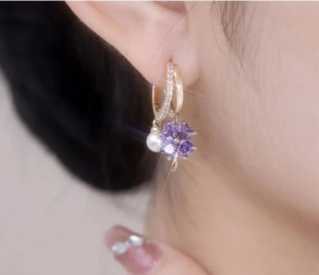 🌸Fashion crystal four-petal flower pearl earrings