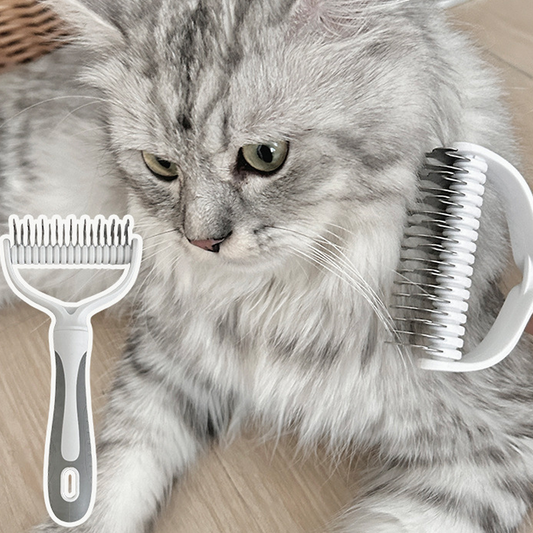 🥳2026 HOT SALE🥳💞50K+ SOLD!🐕💨50% OFF! Dual-Sided Pet Grooming Rake – 9-tooth for mats, 17-tooth for shedding. Skin-safe rounded teeth, ergonomic grip. Less mess, more cuddles. ✨🧡
